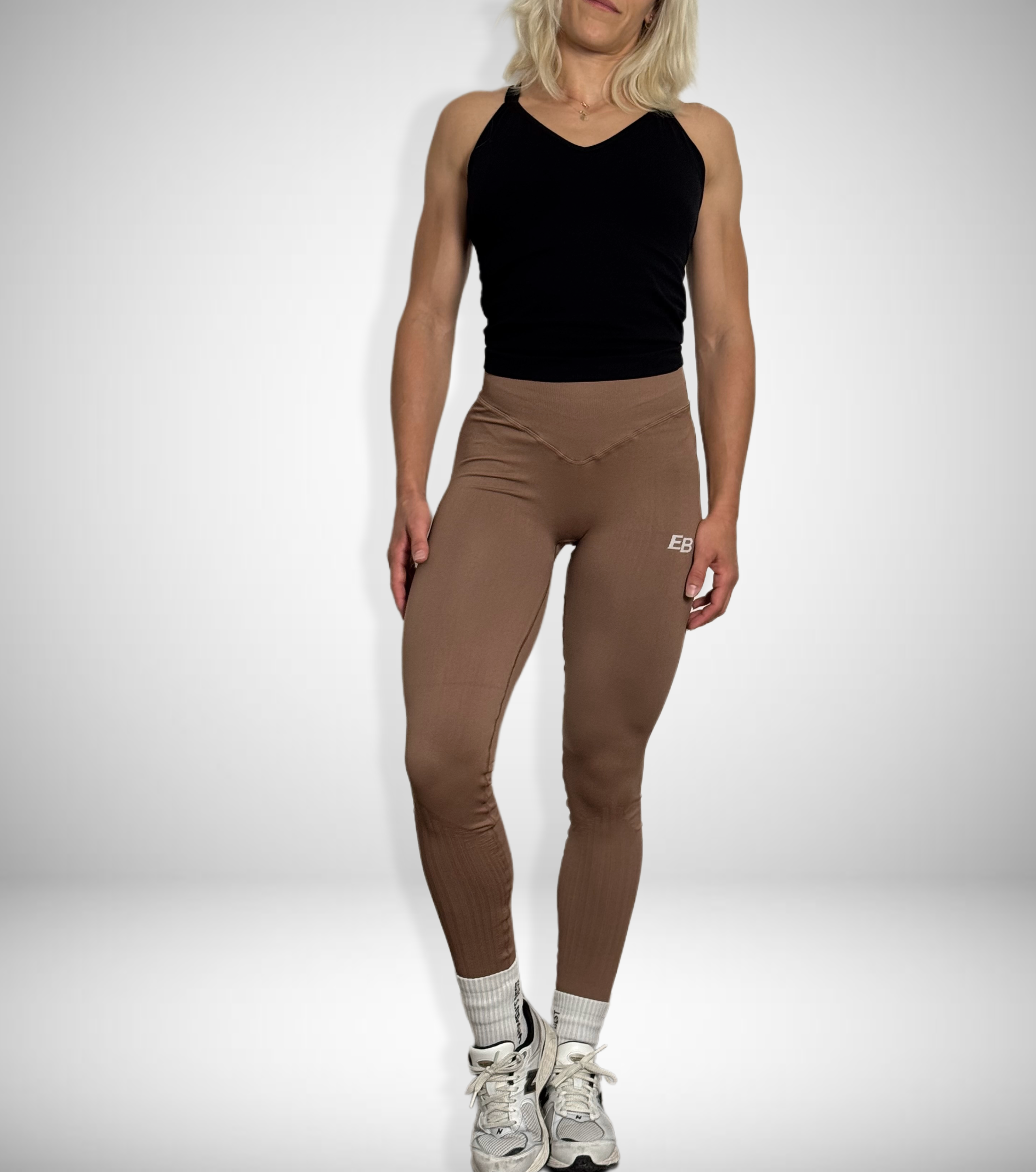 PERFORMANCE LEGGINGS — NEUTRAL QUEEN BEIGE
