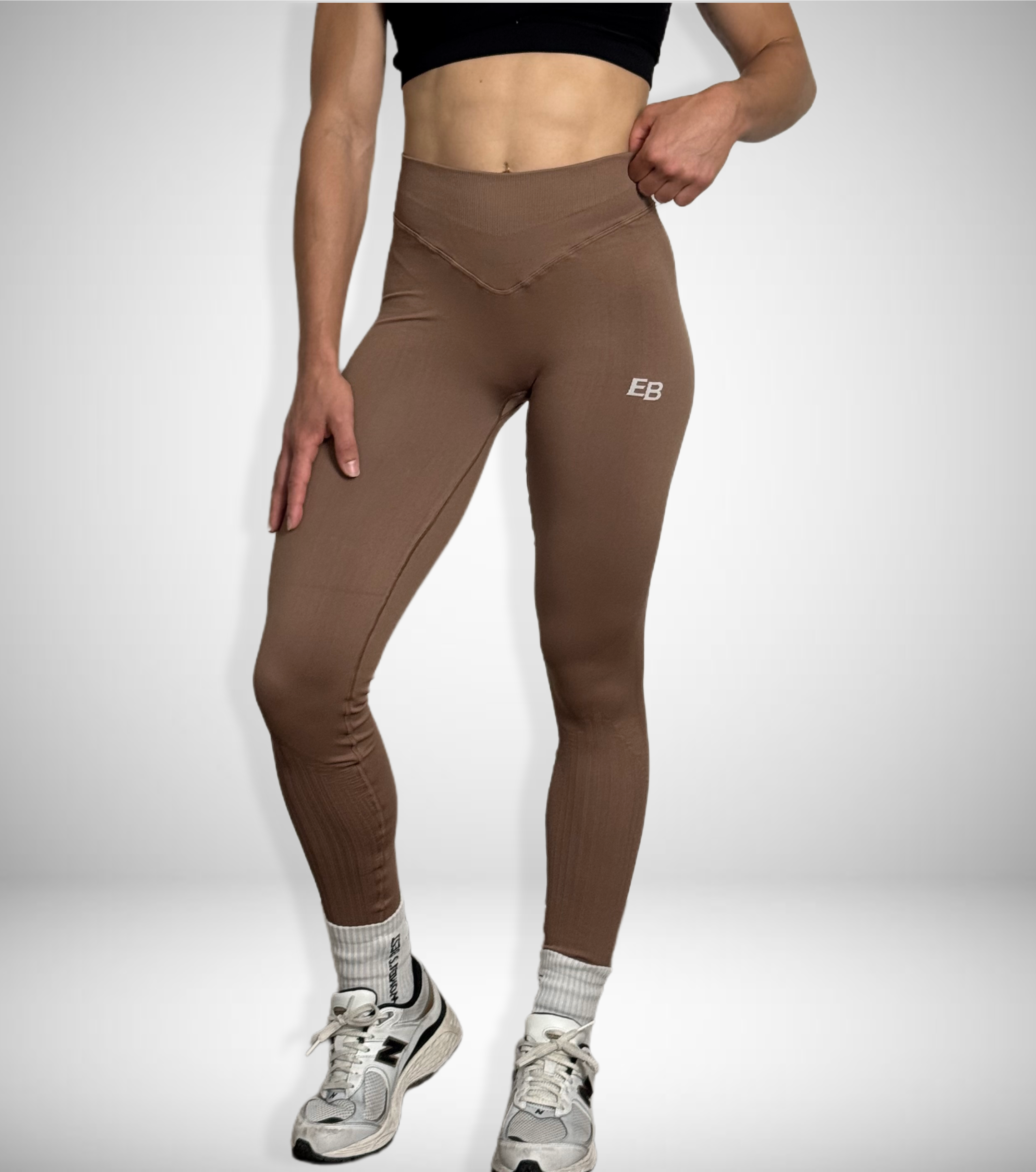 PERFORMANCE LEGGINGS — NEUTRAL QUEEN BEIGE