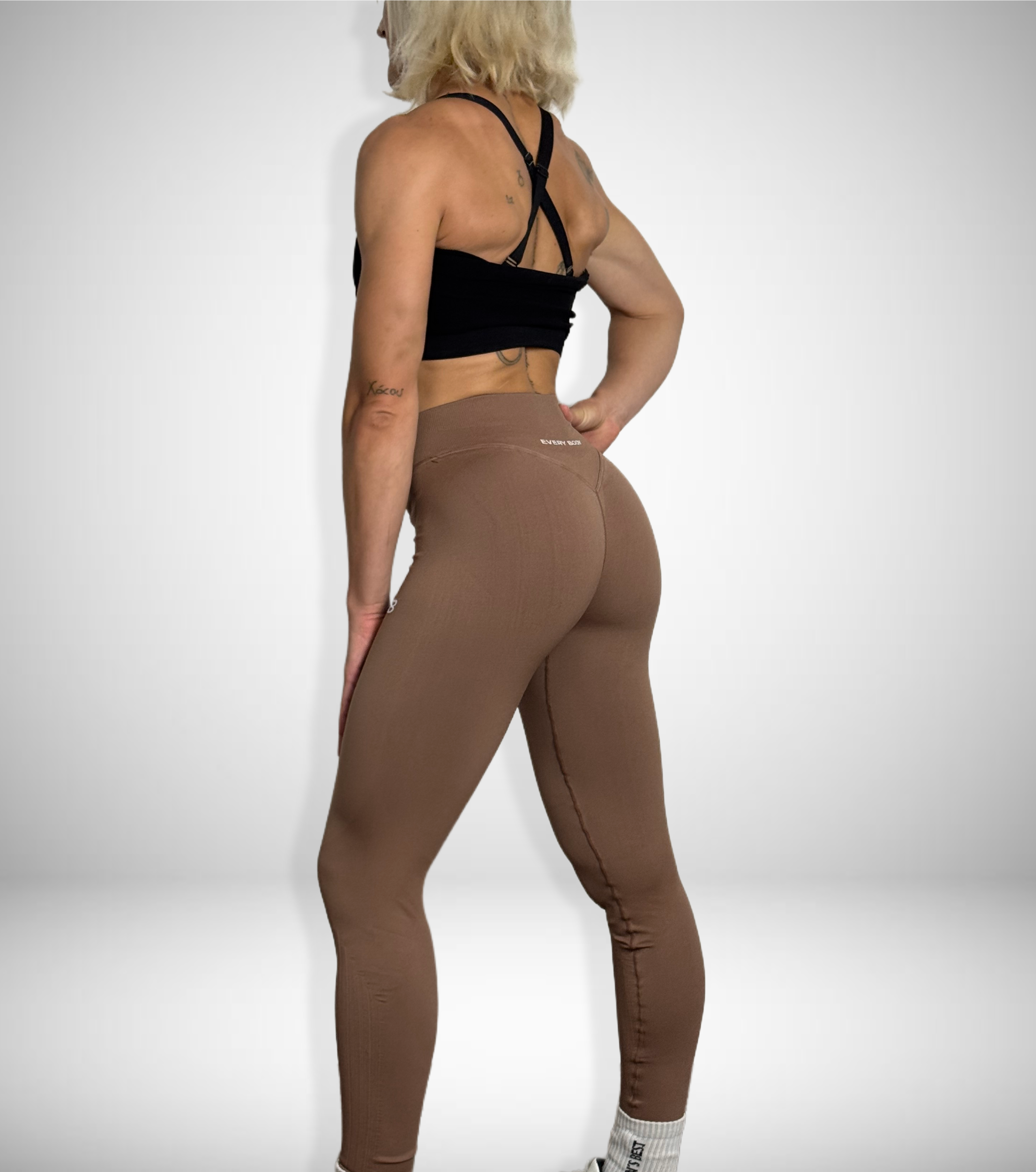 PERFORMANCE LEGGINGS — NEUTRAL QUEEN BEIGE