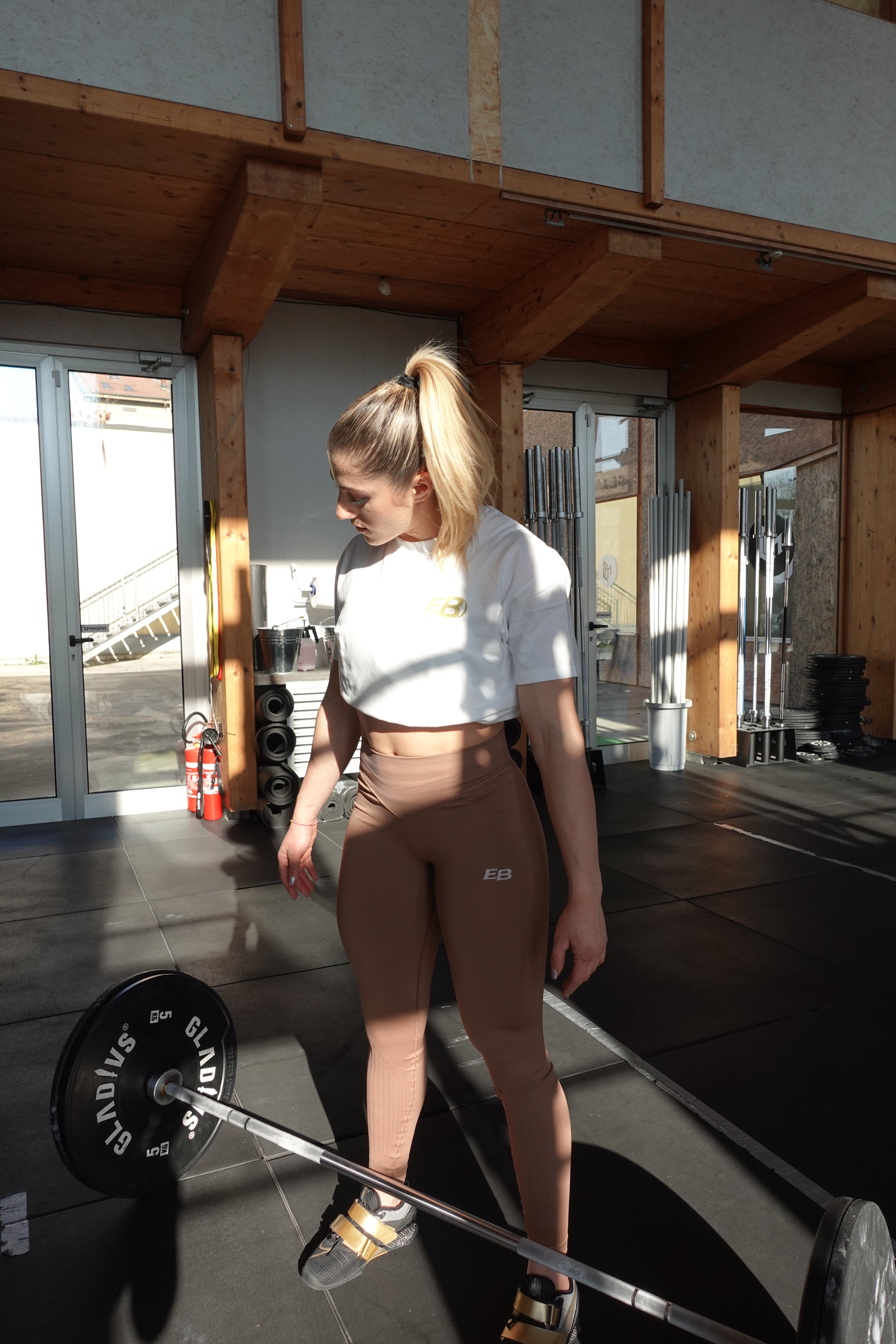 PERFORMANCE LEGGINGS — NEUTRAL QUEEN BEIGE
