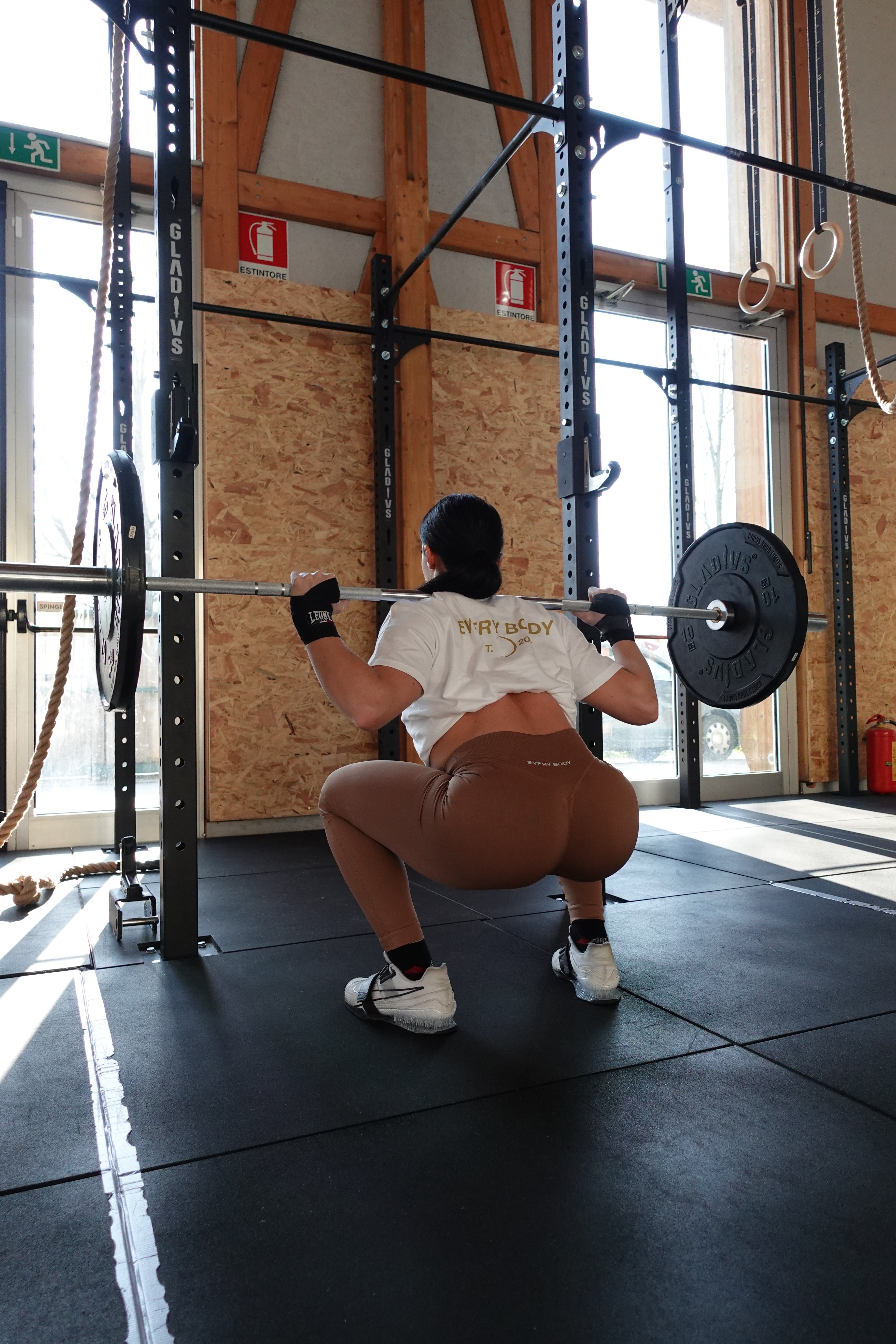 PERFORMANCE LEGGINGS — NEUTRAL QUEEN BEIGE