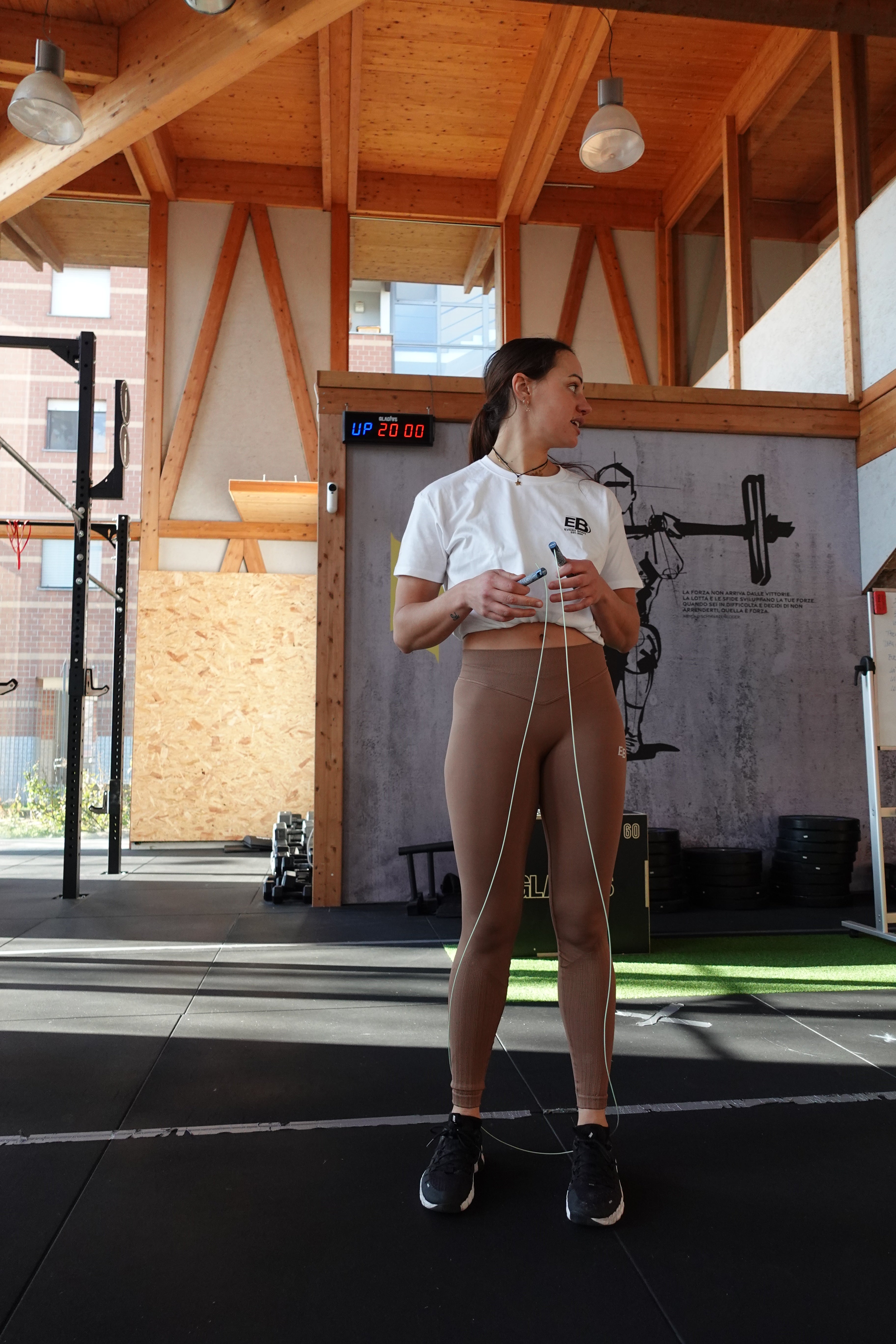 PERFORMANCE LEGGINGS — NEUTRAL QUEEN BEIGE