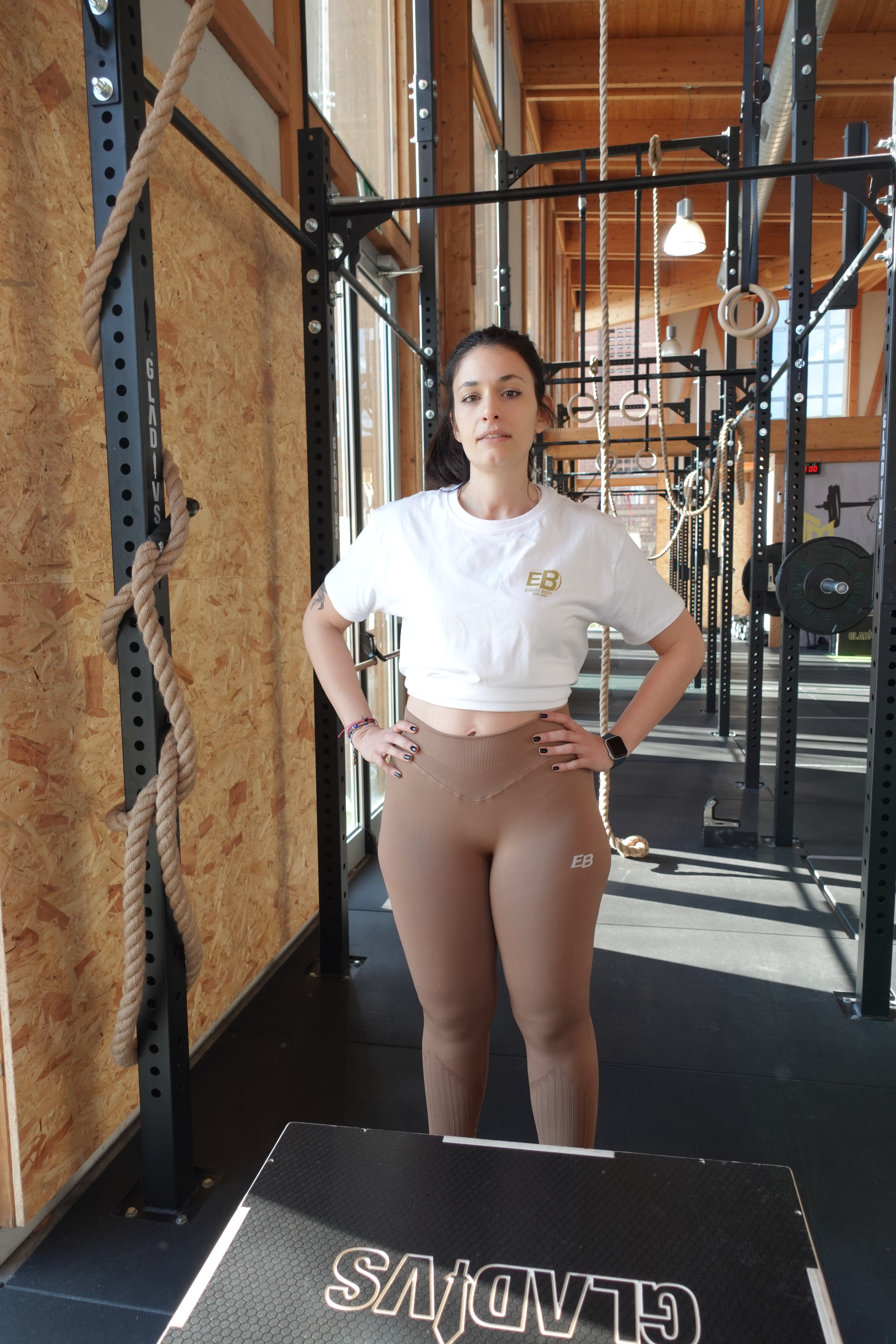 PERFORMANCE LEGGINGS — NEUTRAL QUEEN BEIGE